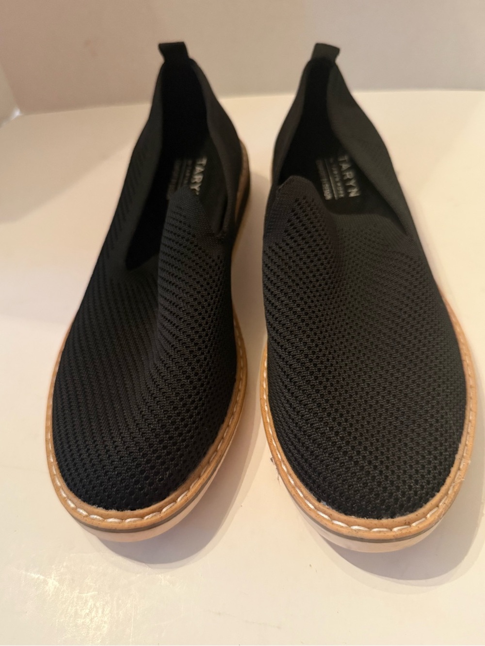 Taryn Rose Black Slip-On Knit Loafers in Black with Contrast Sole Women’s 9.5